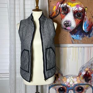 Black and white vest size small